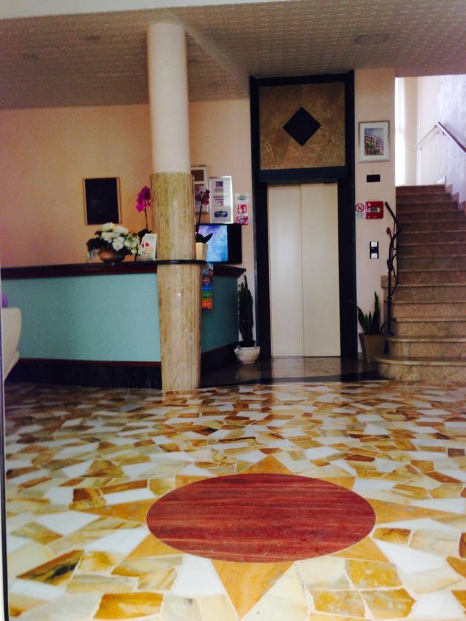 Hotel Lazzarini Bellaria-Igea Marina Ngoại thất bức ảnh