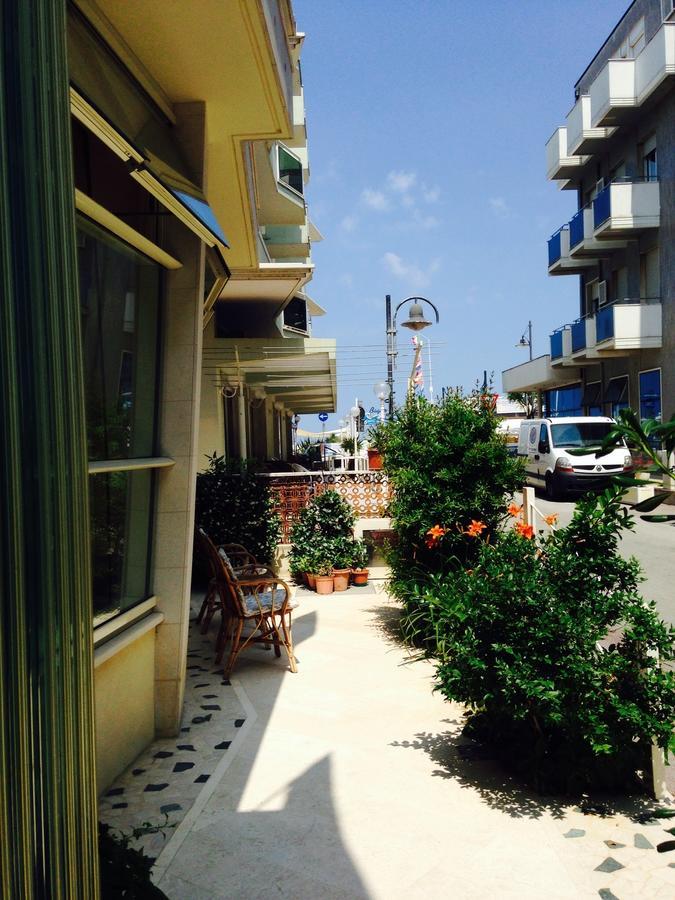 Hotel Lazzarini Bellaria-Igea Marina Ngoại thất bức ảnh