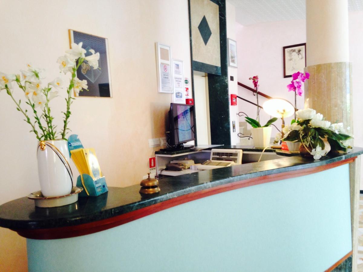 Hotel Lazzarini Bellaria-Igea Marina Ngoại thất bức ảnh