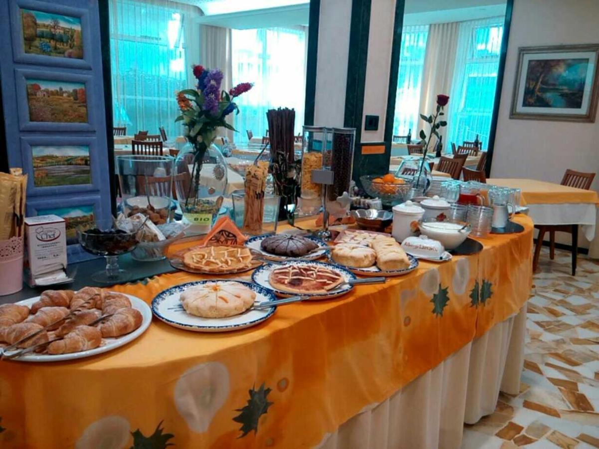Hotel Lazzarini Bellaria-Igea Marina Phòng bức ảnh